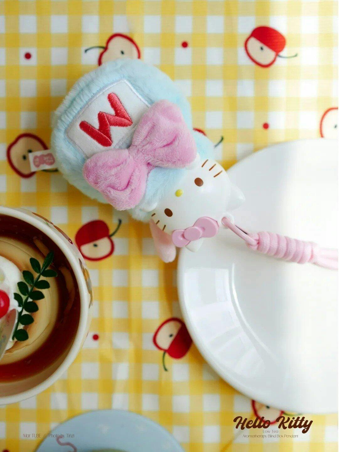 Hello Kitty Afternoon Tea Aromatherapy Series Blind Box Pendant