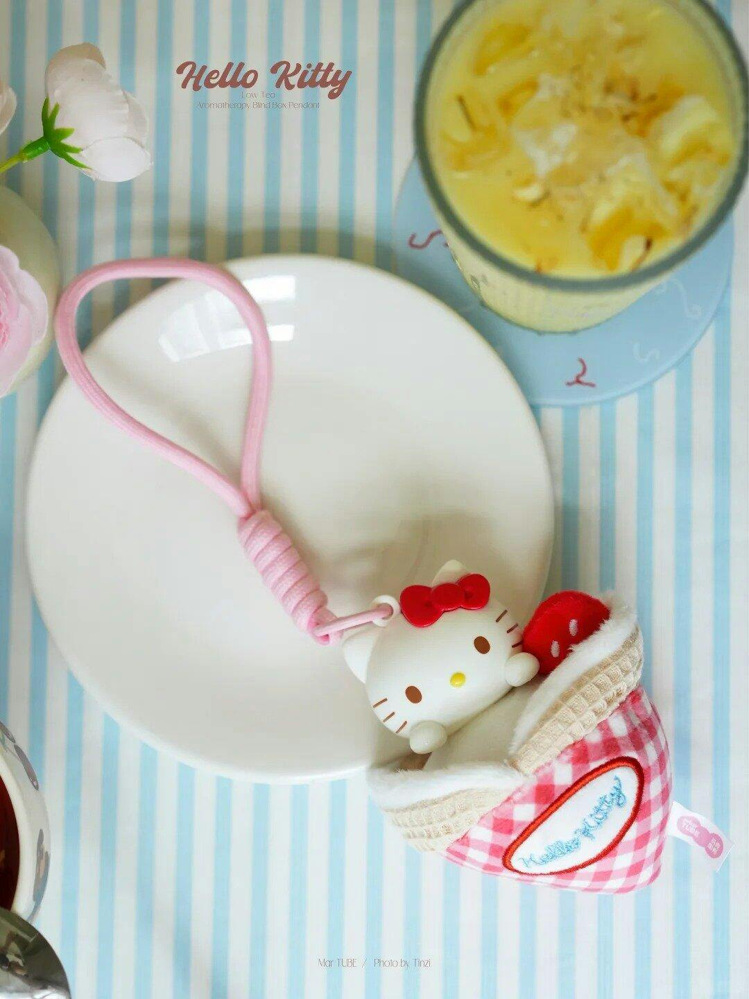 Hello Kitty Afternoon Tea Aromatherapy Series Blind Box Pendant